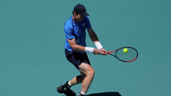 MIAMI GARDENS, FLORIDA - MARCH 26: Andy Murray of Great Britain returns a shot to Daniil Medvedev of Russia during the 2022 Miami Open presented by Itaъ at Hard Rock Stadium on March 26, 2022 in Miami Gardens, Florida.   - Sputnik International