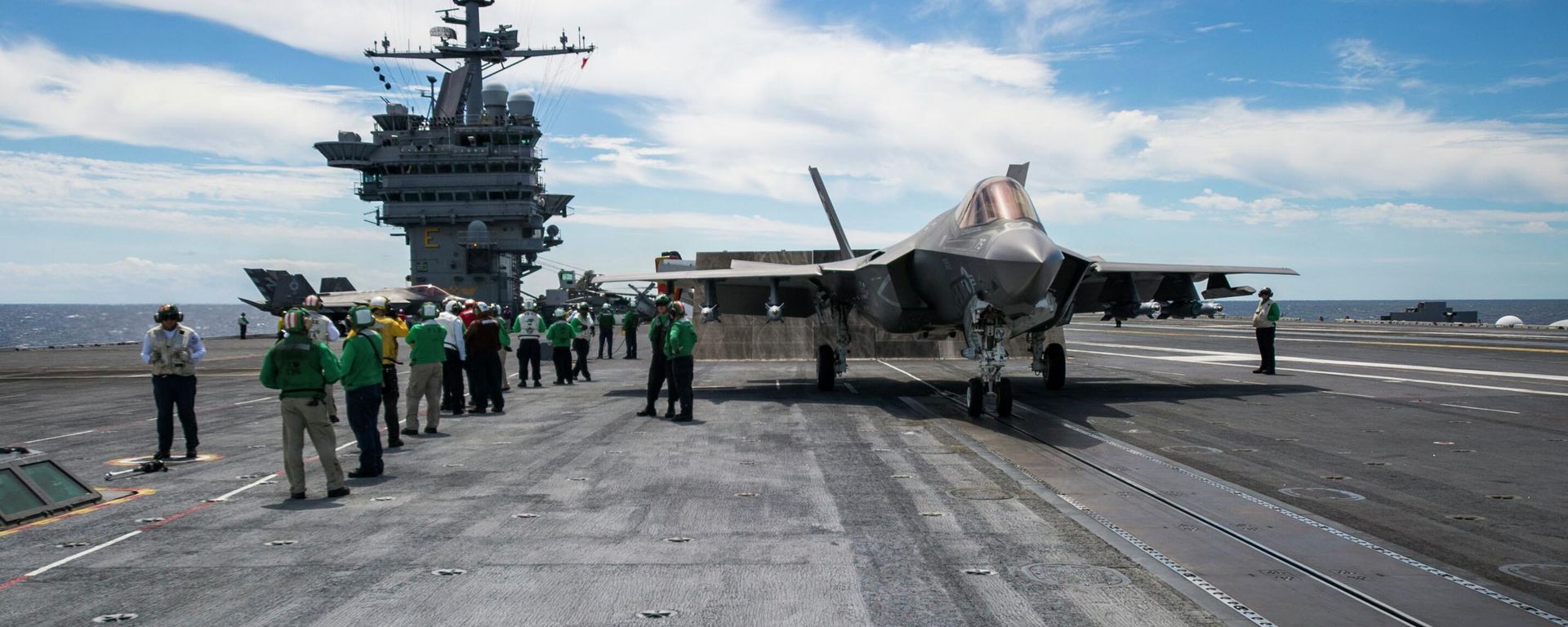 An F-35C Lightning II carrier variant, assigned to the Salty Dogs of Air Test and Evaluation Squadron (VX) 23, waits to launch on the flight deck of the aircraft carrier USS George Washington (CVN 73). VX-23 is conducting its third and final developmental test (DT-III) phase aboard George Washington in the Atlantic Ocean. The F-35C is expected to be Fleet operational in 2018. An F-35C Lightning II carrier variant, assigned to the Salty Dogs of Air Test and Evaluation Squadron (VX) 23, waits to launch on the flight deck of the aircraft carrier USS George Washington (CVN 73). VX-23 is conducting its third and final developmental test (DT-III) phase aboard George Washington in the Atlantic Ocean. The F-35C is expected to be Fleet operational in 2018. - Sputnik International, 1920, 29.08.2024