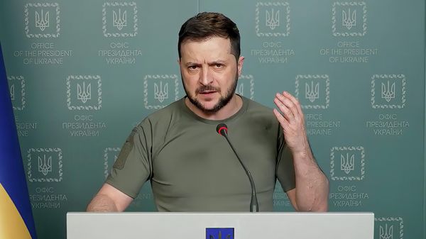 In this image from video provided by the Ukrainian Presidential Press Office, Ukrainian President Volodymyr Zelenskyy speaks from Kiev, Ukraine, Tuesday, April 26, 2022. - Sputnik International