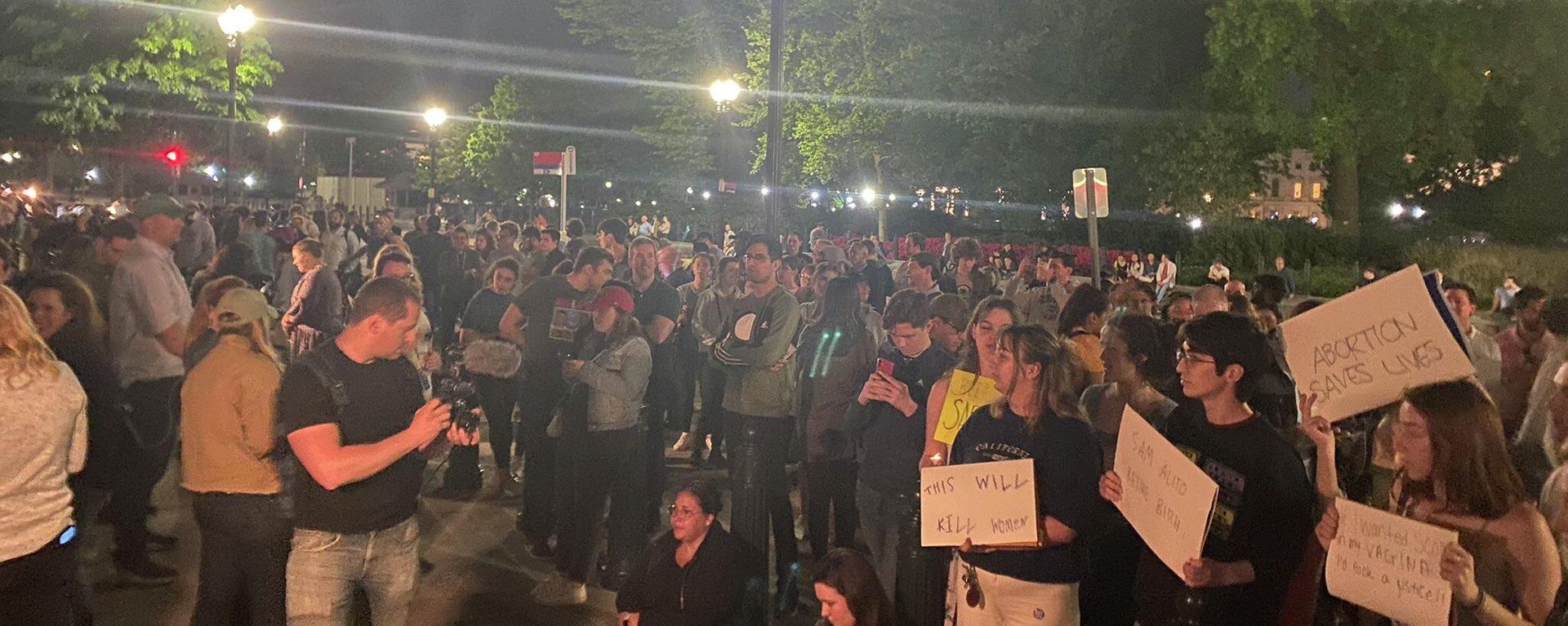A social media photo of the protest rally outside the US Supreme Court on May 2, 2022. - Sputnik International, 1920, 03.05.2022