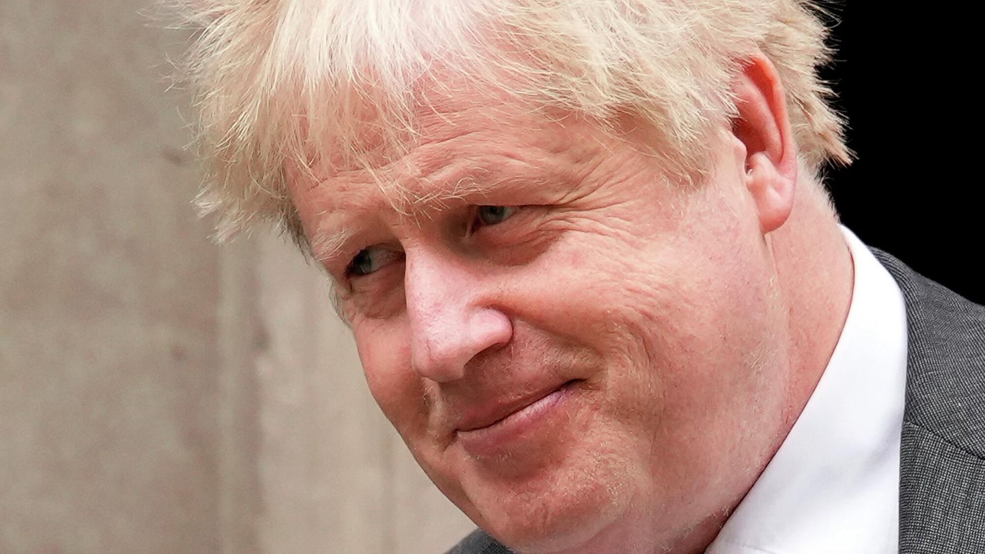 British Prime Minister Boris Johnson leaves 10 Downing Street to attend the weekly Prime Minister's Questions British Prime Minister Boris Johnson leaves 10 Downing Street to attend the weekly Prime Minister's Questions - Sputnik International, 1920, 09.05.2022