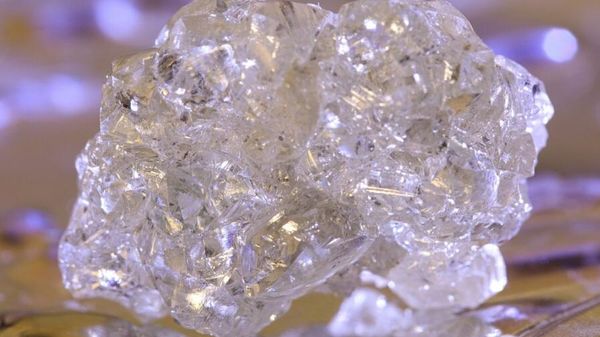 Cloud-shaped diamond extracted in Russia's Arkhangelsk region, April 2022 - Sputnik International