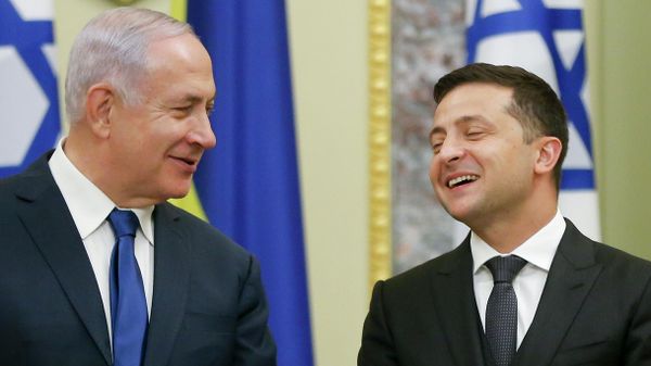 Israeli Prime Minister Benjamin Netanyahu, left, speaks to Ukrainian President Volodymyr Zelenskiy, during a signing ceremony following their talks in Kyiv, Ukraine, Monday, Aug 19, 2019. - Sputnik International
