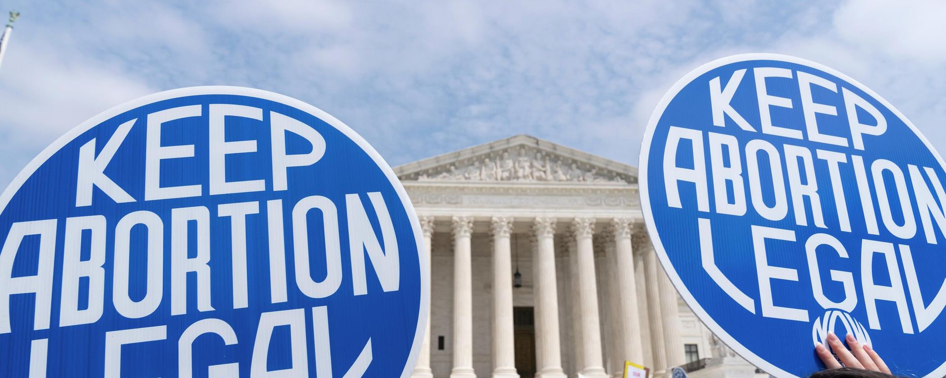 Demonstrators protest outside of the Supreme Court Tuesday, May 3, 2022 in Washington. A draft opinion suggests the U.S. Supreme Court could be poised to overturn the landmark 1973 Roe v. Wade case that legalized abortion nationwide, according to a Politico report released Monday. Whatever the outcome, the Politico report represents an extremely rare breach of the court's secretive deliberation process, and on a case of surpassing importance. Demonstrators protest outside of the Supreme Court Tuesday, May 3, 2022 in Washington. A draft opinion suggests the U.S. Supreme Court could be poised to overturn the landmark 1973 Roe v. Wade case that legalized abortion nationwide, according to a Politico report released Monday. Whatever the outcome, the Politico report represents an extremely rare breach of the court's secretive deliberation process, and on a case of surpassing importance. - Sputnik International, 1920, 19.01.2023