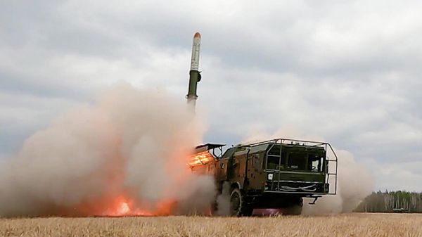 In this handout photo released by the Russian Defence Ministry, Iskander short-range ballistic missile system is used during the Russian military operation. - Sputnik International
