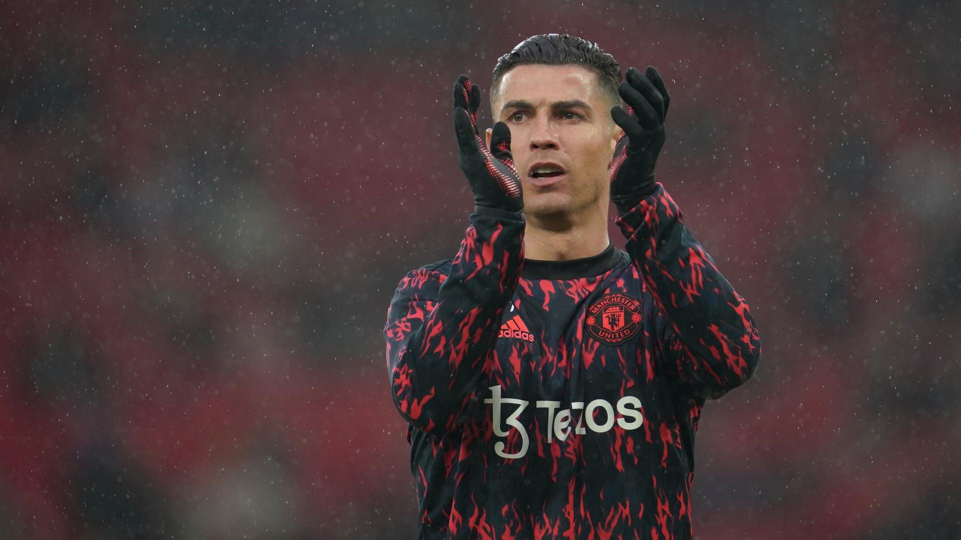 Manchester United's Cristiano Ronaldo warms up prior to the English Premier League soccer match between Manchester United and Brentford at Old Trafford Stadium in Manchester, England, Monday, May 2, 2022 - Sputnik International, 1920, 15.11.2022