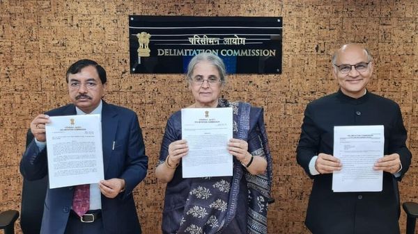 Delimitation Commission submits report to redraw electoral map of Jammu and Kashmir - Sputnik International