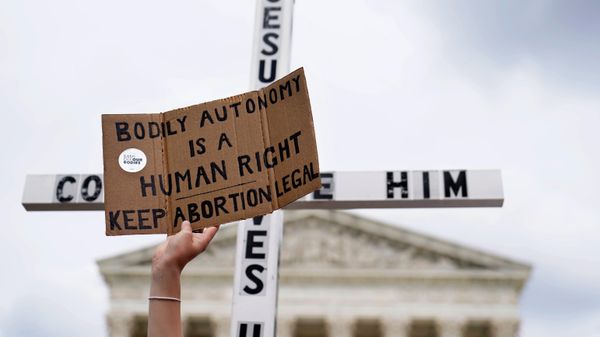 Demonstrators protest outside of the U.S. Supreme Court, Thursday, May 5, 2022, in Washington. - Sputnik International
