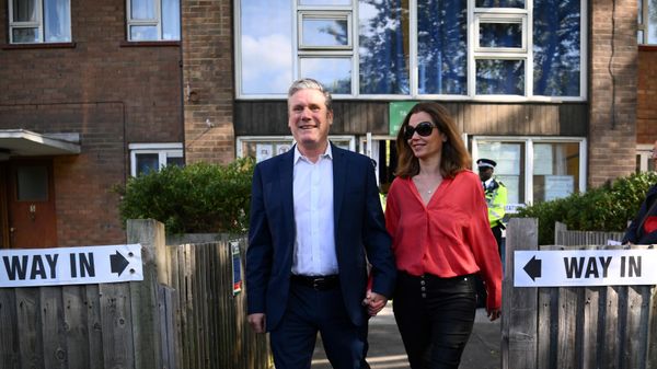Britain's main opposition Labour Party leader Keir Starmer and his wife Victoria, leave a polling station, in London, after casting their vote in local elections, on May 5, 2022  - Sputnik International