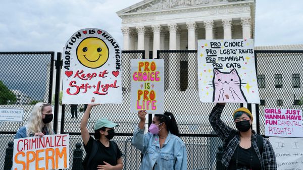 Demonstrators protest outside of the U.S. Supreme Court Thursday, May 5, 2022 in Washington - Sputnik International