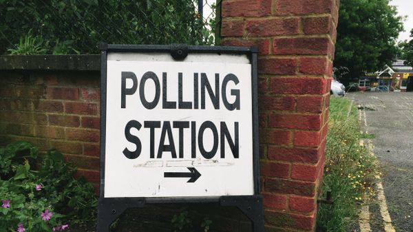 Polling station sign for the 2016 UK EU membership referendum - Sputnik International