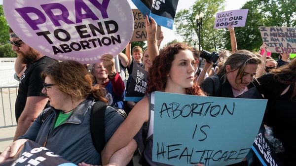 Demonstrators protest outside of the U.S. Supreme Court Tuesday, May 3, 2022 in Washington - Sputnik International