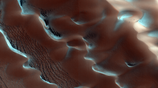 A layer of carbon dioxide frost (dry ice), formed on the surface of Mars - Sputnik International