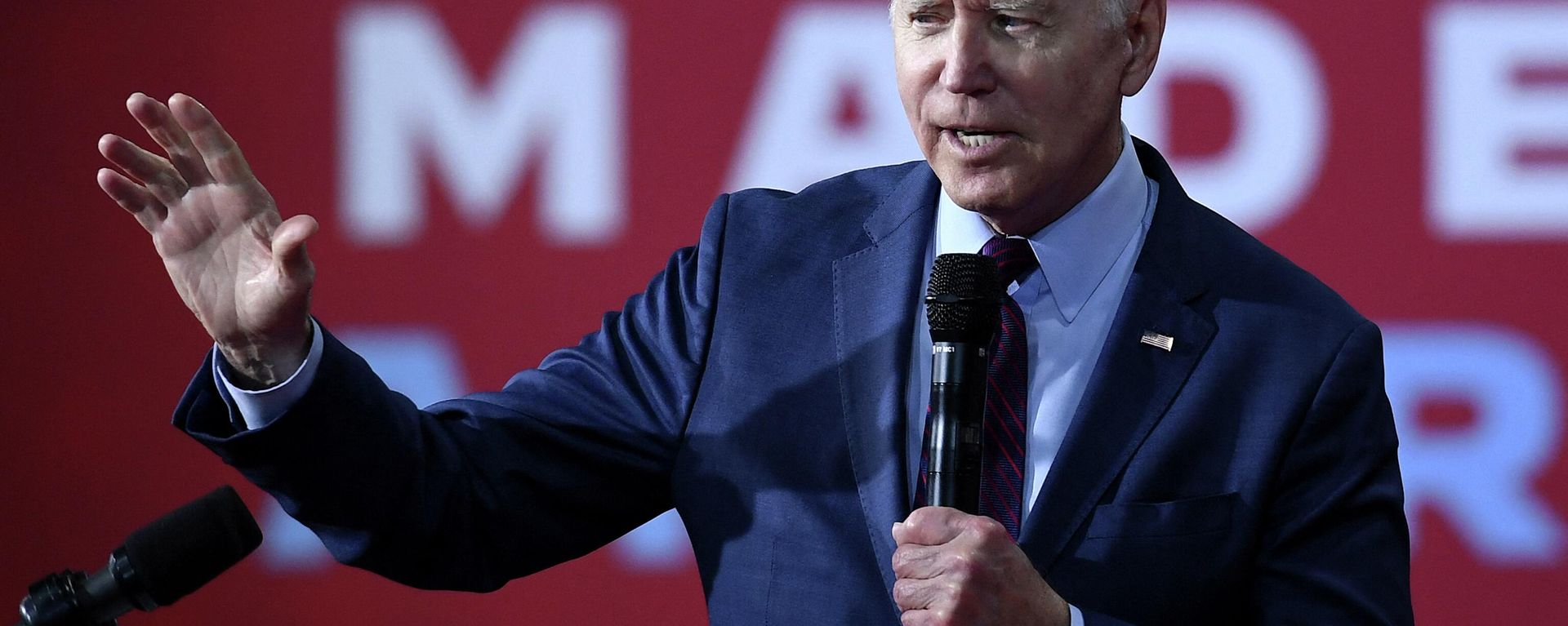 US President Joe Biden delivers remarks during a visit to United Performance Metals, a specialty metals solutions center, in Hamilton, Ohio, on May 6, 2022 - Sputnik International, 1920, 10.05.2022