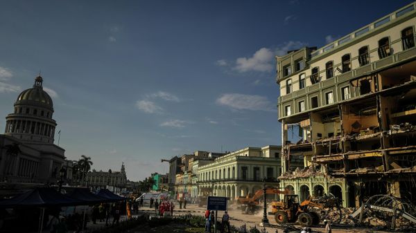 Rescue teams remove debris from the site of a deadly explosion that destroyed the five-star Hotel Saratoga, in Havana, Cuba, Friday, May 6, 2022. - Sputnik International