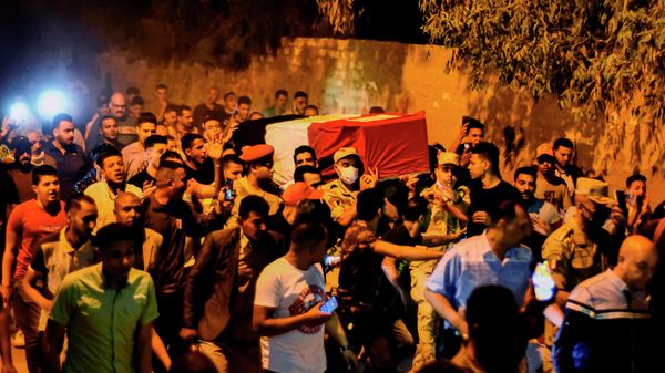 Men carry the coffin of military solider Ahmed Mohamed Ahmed Ali, who was killed in battle, during his funeral service, in Qalyubia province, Egypt, Sunday, May 8, 2022. - Sputnik International