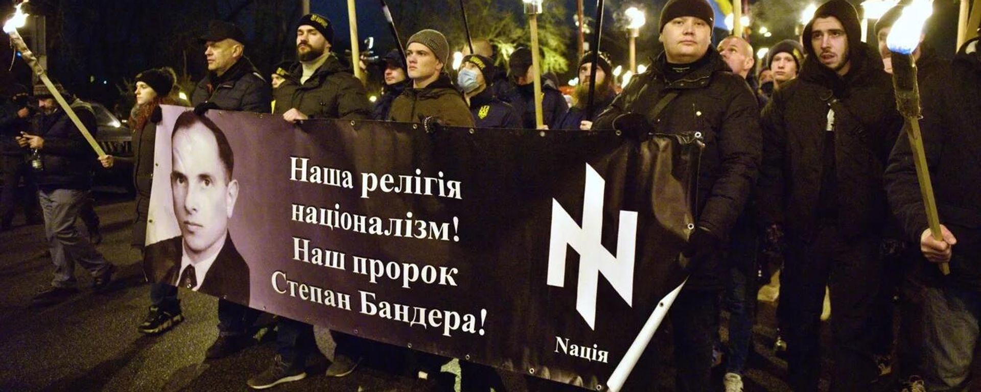 Marchers celebrating the 112th anniversary of the birth of Nazi outlaw Stepan Bandera in Kiev. Ukrainian neo-Nazis modelled their torchlight marches after the ones that took place in Hitler's Germany and attended them with their families. Marchers celebrating the 112th anniversary of the birth of Nazi outlaw Stepan Bandera in Kiev. Ukrainian neo-Nazis modelled their torchlight marches after the ones that took place in Hitler's Germany and attended them with their families. - Sputnik International, 1920, 16.12.2023