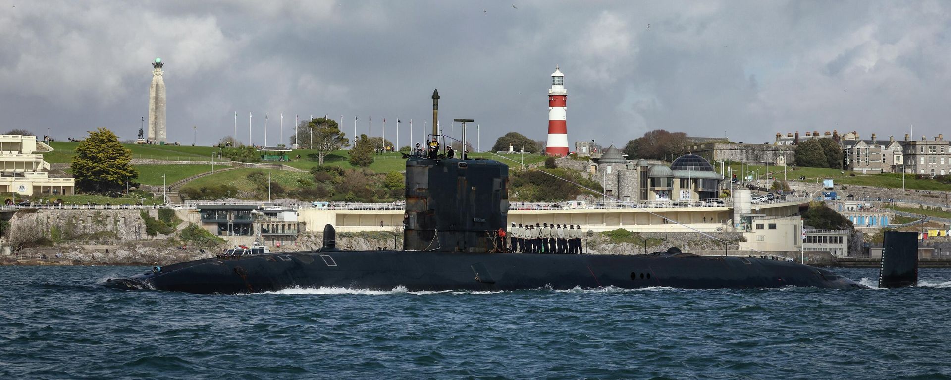 Royal Navy submarine HMS Trenchant sails into Devonport for the last time Royal Navy submarine HMS Trenchant sails into Devonport for the last time - Sputnik International, 1920, 11.12.2025