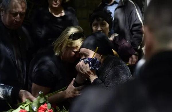 Last respects for Dmitry Nikityuk, who was killed in the Trade Unions House. The investigation has never named the perpetrators and no one has been punished so far. - Sputnik International