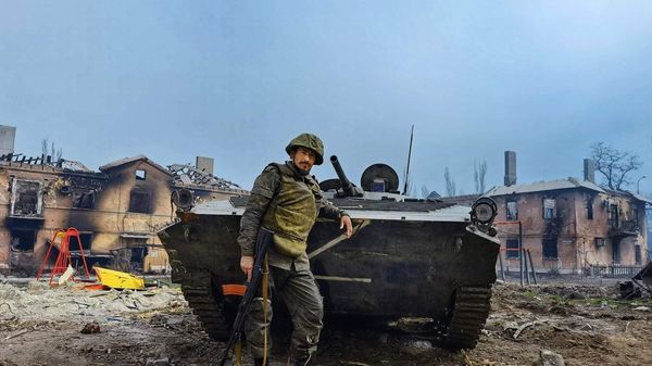 French volunteer François Mauld d'Aymée in Mariupol, Donbass  - Sputnik International