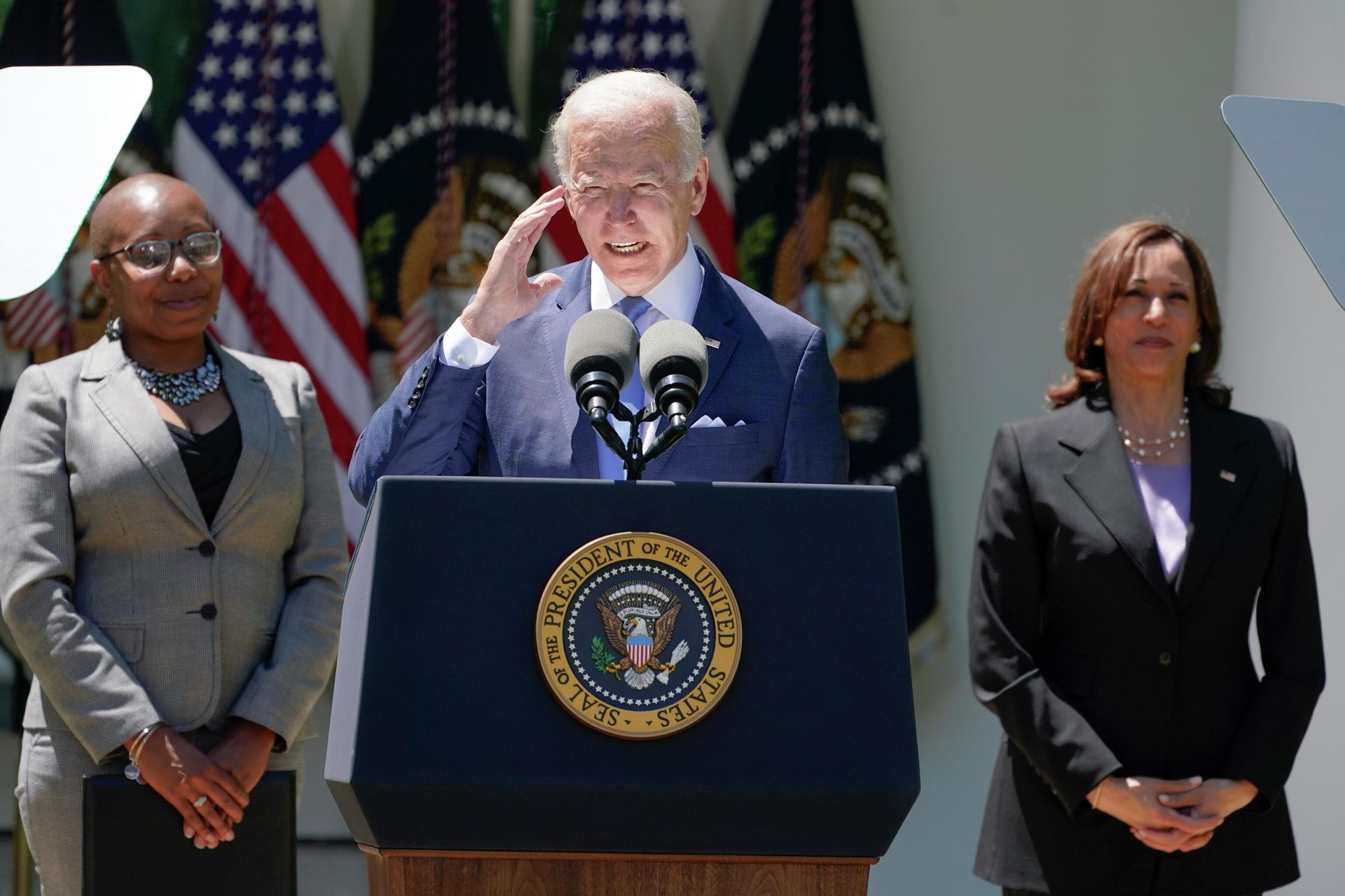 President Joe Biden speaks at an event on lowering the cost of high-speed internet in the Rose Garden of the White House, Monday, May 9, 2022, in Washington. - Sputnik International, 1920, 19.06.2022