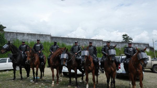 A helicopter overflies Bellavista prison where a deadly riot broke out overnight in Santo Domingo de los Tsachilas, Ecuador, Monday, May 9, 2022. - Sputnik International