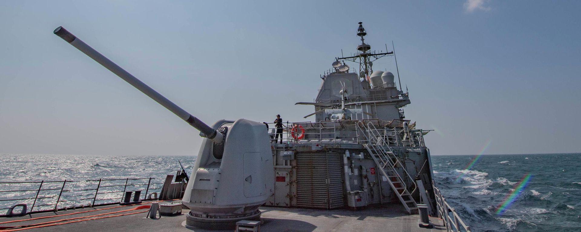 In this Tuesday, Nov. 12, 2019, photo, made available by U.S. Navy, the Ticonderoga-class guided-missile cruiser USS Chancellorsville (CG 62) transits the Taiwan Strait. - Sputnik International, 1920, 09.08.2022