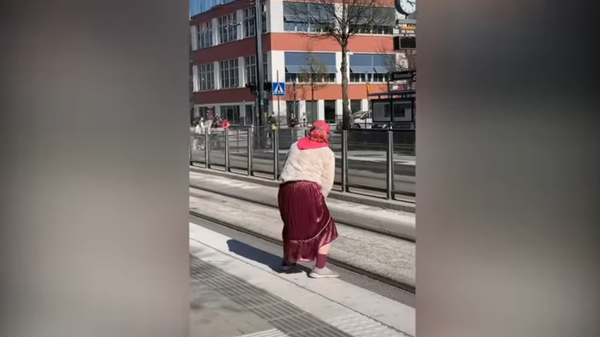Faeces-Flinging Roma War in Central Stockholm Goes Viral - Sputnik International