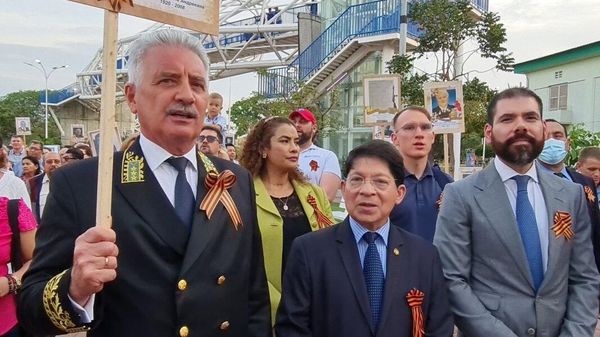 Nicaraguan Foreign Minister Denis Moncada and the president's son, investment adviser Laureano Ortega, joined the Immortal Regiment march in the center of the capital Managua, which was organized by Russian diplomats and compatriots. - Sputnik International