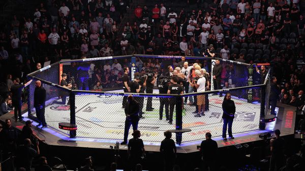 Charles Oliveira of Brazil speaks with Joe Rogan after his submission victory over Justin Gaethje (not pictured) in their UFC lightweight championship bout during UFC 274 at Footprint Center on May 07, 2022 in Phoenix, Arizona. - Sputnik International