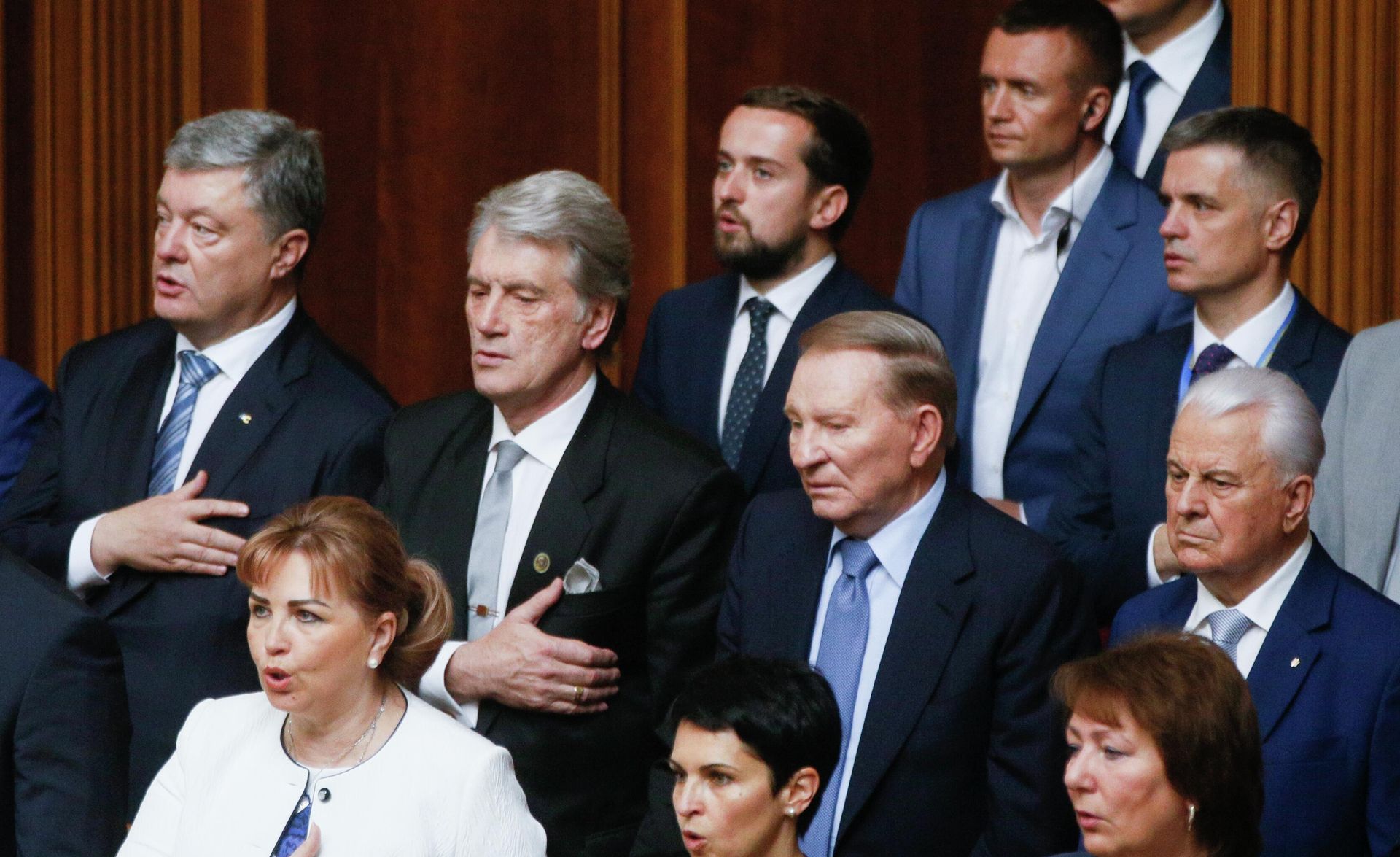 Left to right, second row; former Ukraine's Presidents Petro Poroshenko, Viktor Yushchenko, Leonid Kuchma and Leonid Kravchuk sing the national anthem during the opening ceremony of the newly elected Ukrainian parliament in Kyiv, Ukraine, Thursday, Aug. 29, 2019 - Sputnik International, 1920, 11.05.2022