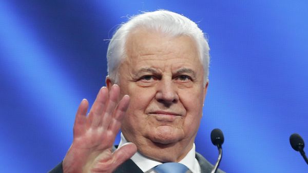 Former Ukrainian President Leonid Kravchuk addresses to supporters of former Ukrainian Prime Minister Yulia Tymoshenko during a campaign rally in Kiev, Ukraine, Tuesday, Jan. 22, 2019. - Sputnik International