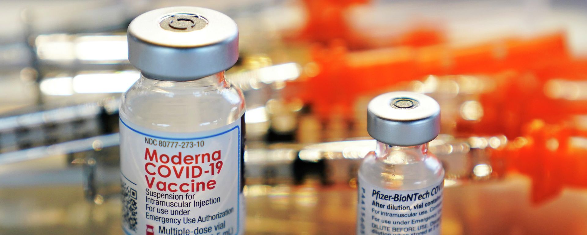 FILE - In this Thursday, Feb. 25, 2021 file photo, vials for the Moderna and Pfizer COVID-19 vaccines FILE - In this Thursday, Feb. 25, 2021 file photo, vials for the Moderna and Pfizer COVID-19 vaccines - Sputnik International, 1920, 13.11.2024