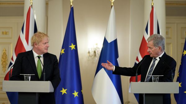 British Prime Minister Boris Johnson, left, and Finland's President Sauli Niinisto meet the media at the Presidential Palace in Helsinki, Finland, Wednesday, May 11, 2022. - Sputnik International