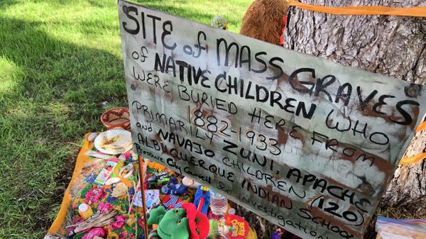 A makeshift memorial for the dozens of Indigenous children who died more than a century ago while attending a boarding school that was once located nearby is displayed under a tree at a public park in Albuquerque, N.M., on  July 1, 2021.  - Sputnik International