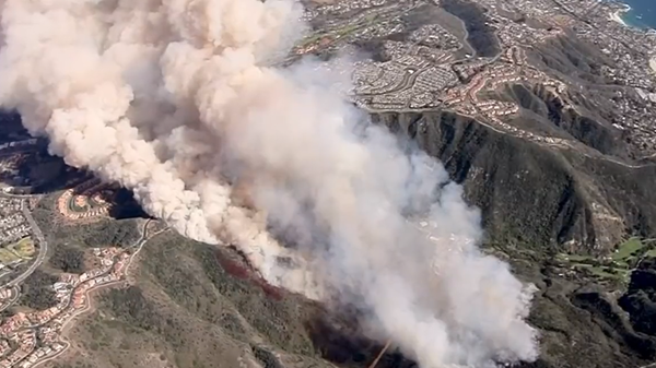 Coastal Fire in Laguna Niguel - Sputnik International