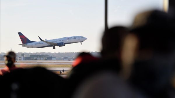 A Delta Airlines aircraft takes off as passengers await the boarding process, Thursday, Dec. 2, 2021, at Hartsfield-Jackson Atlanta International Airport, in Atlanta. - Sputnik International