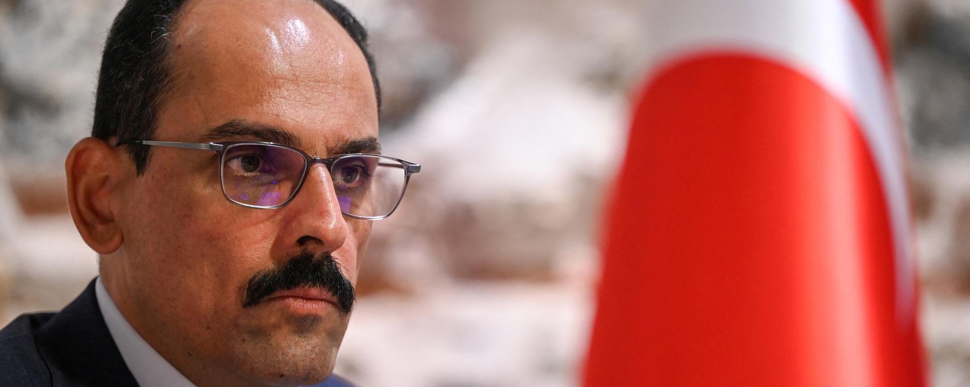 Turkish President's top foreign policy adviser, Ibrahim Kalin answers AFP journalists' questions during an interview on November 13, 2021 at Dolmabahce Presidental Office in Istanbul. - Sputnik International, 1920, 14.05.2022