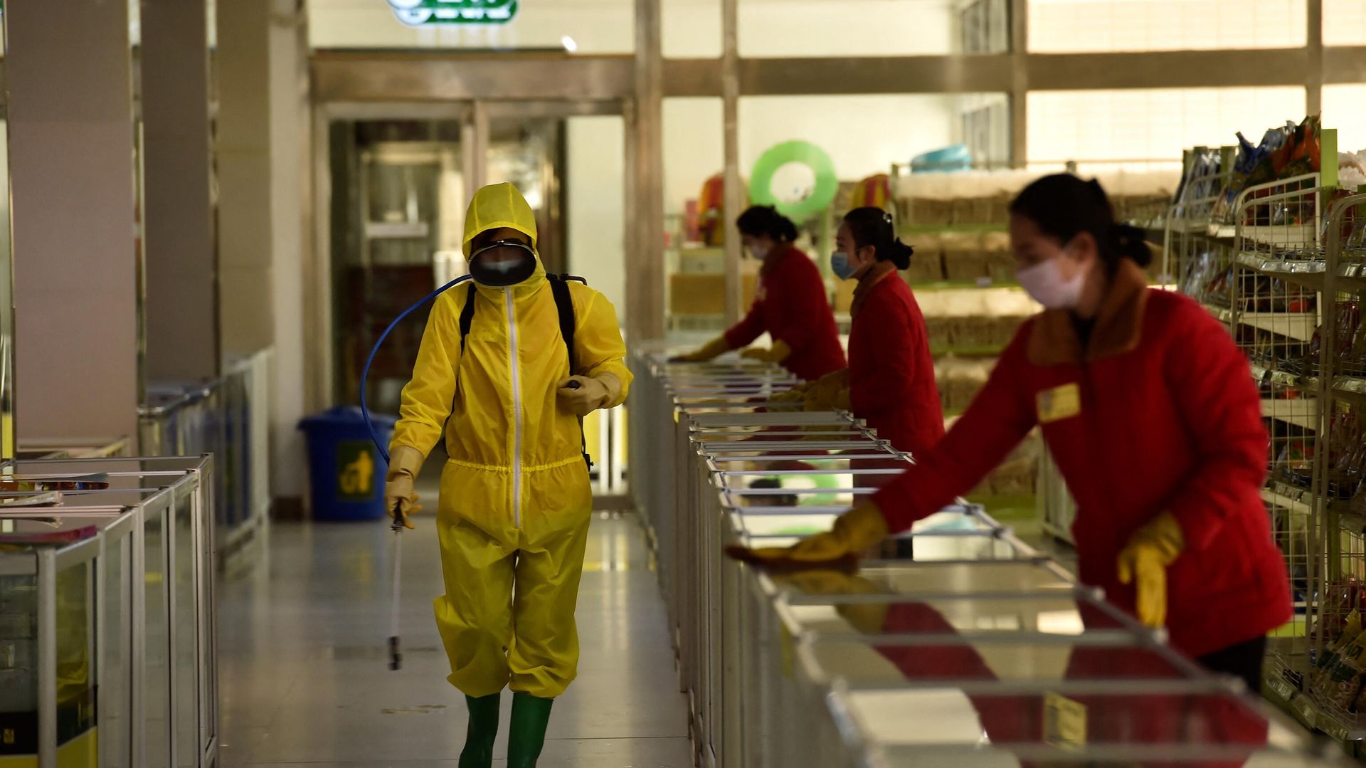 In this file photo taken on 18 March, 2022 employees spray disinfectant and wipe surfaces as part of preventative measures against the Covid-19 coronavirus at the Pyongyang Children's Department Store in Pyongyan In this file photo taken on 18 March, 2022 employees spray disinfectant and wipe surfaces as part of preventative measures against the Covid-19 coronavirus at the Pyongyang Children's Department Store in Pyongyan - Sputnik International, 1920, 15.05.2022