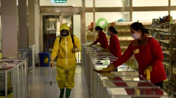 In this file photo taken on 18 March, 2022 employees spray disinfectant and wipe surfaces as part of preventative measures against the Covid-19 coronavirus at the Pyongyang Children's Department Store in Pyongyan - Sputnik International