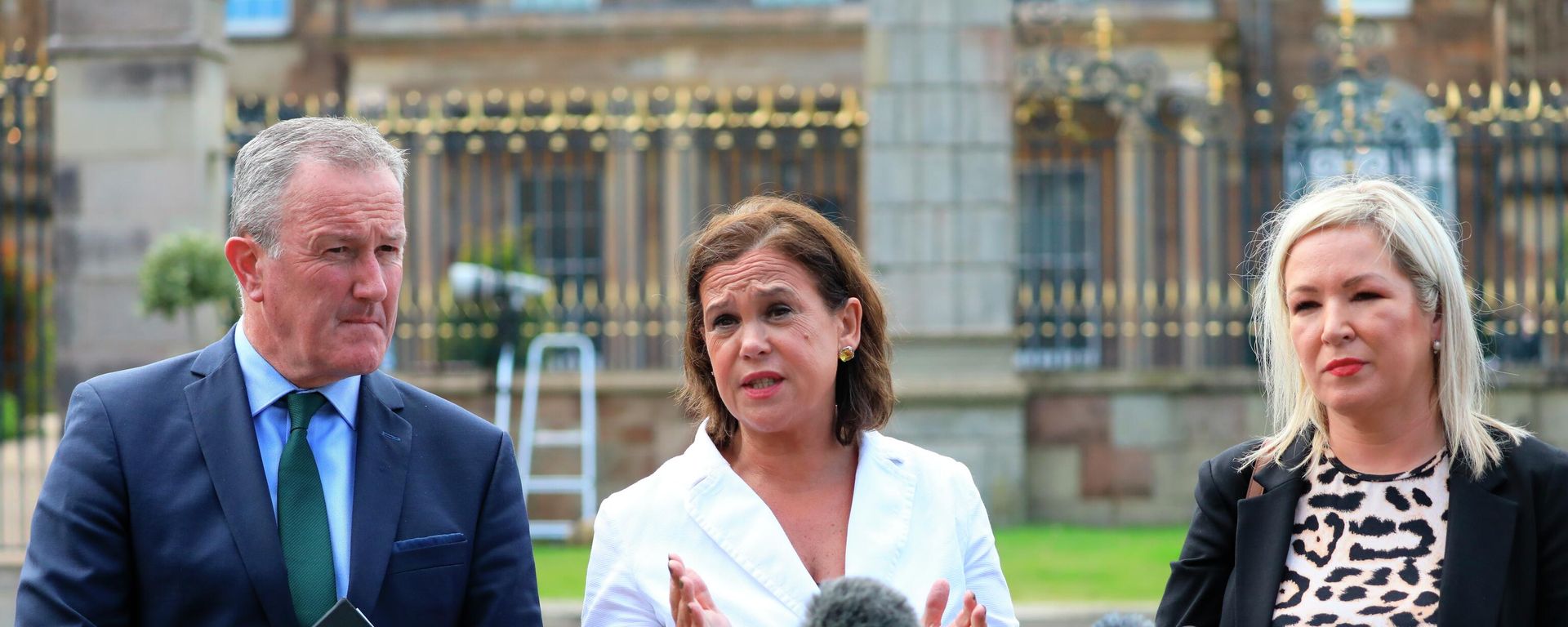 Sinn Fein's Conor Murphy, left, party leader Mary Lou McDonald, centre, and Michelle O'Neill speak to the media at Hillsborough Castle, Northern Ireland - Sputnik International, 1920, 16.05.2022