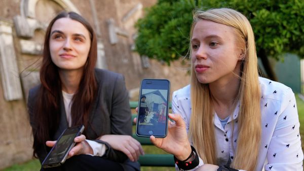 Kateryna Prokopenko, wife of Denys Prokopenko, commander of the Azov regiment (right) and Yulia Fedosiuk, wife of Arseny Fedosiuk, another member of Azov regiment - Sputnik International