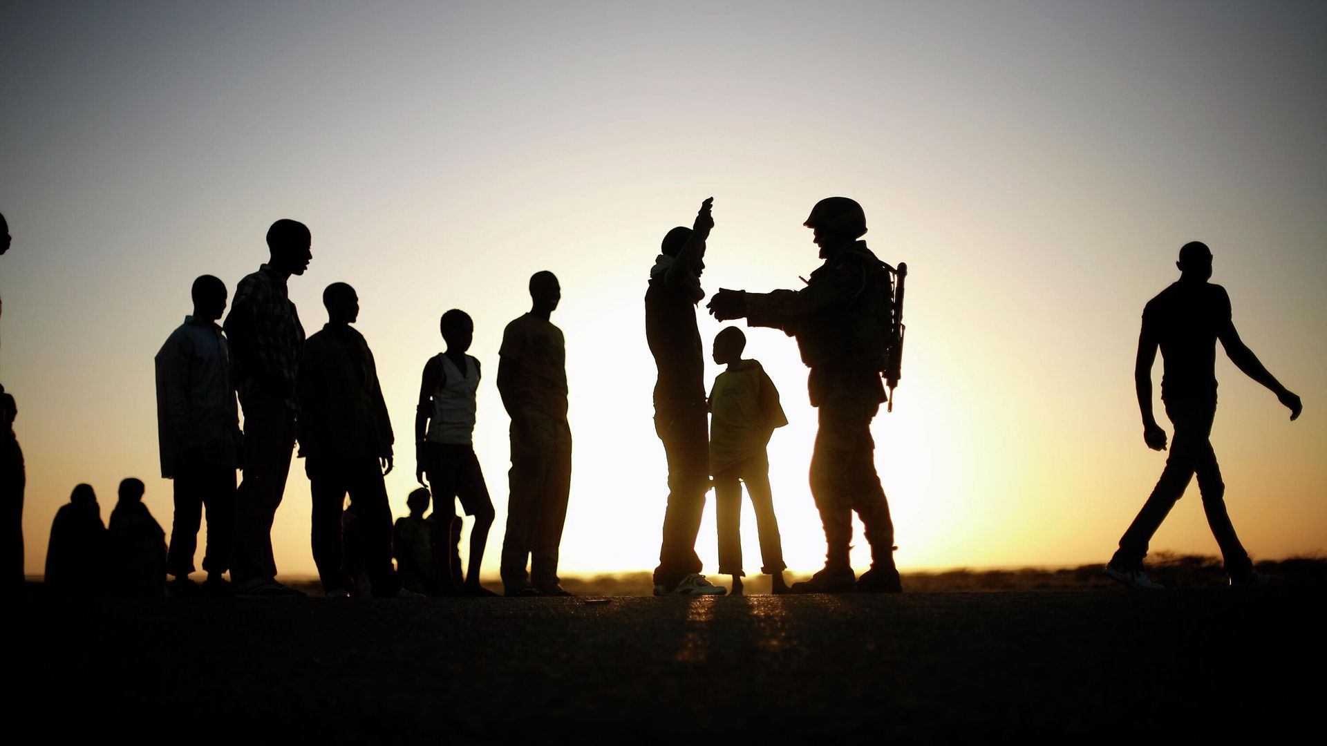 A French soldier checks passengers of a transport truck arriving in Gao, northern Mali, Feb. 14, 2013. A French soldier checks passengers of a transport truck arriving in Gao, northern Mali, Feb. 14, 2013. - Sputnik International, 1920, 16.05.2022