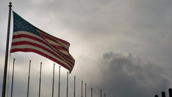 U.S. flag flies at the U.S. embassy in Havana, Cuba, March 18, 2019 days after the U.S. State Department announced it was eliminating a five-year tourist visa for Cubans. - Sputnik International
