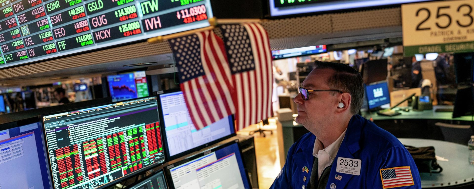Trader Patrick King works the floor at the New York Stock Exchange, Thursday, May 12, 2022, in New York - Sputnik International, 1920, 01.07.2022