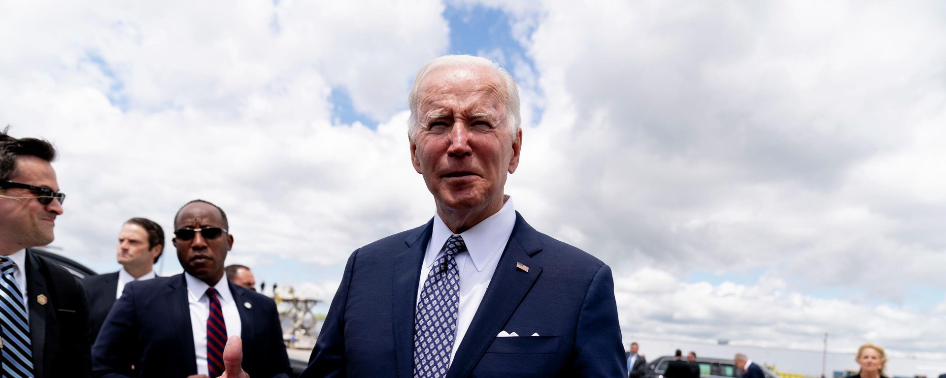 President Joe Biden speaks before boarding Air Force One at Buffalo-Niagara International Airport in Buffalo, N.Y., Tuesday, May 17, 2022, after paying their respects and speak to families of the victims of Saturday's shooting at a supermarket.  - Sputnik International, 1920, 21.05.2022
