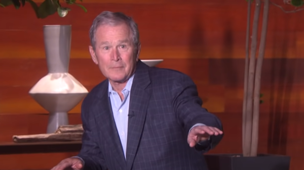 George W. Bush dances with Ellen DeGeneres in 2017. Screengrab. - Sputnik International