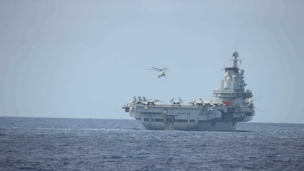 Chinese aircraft carrier Liaoning conducts air drills in the Philippine Sea - Sputnik International
