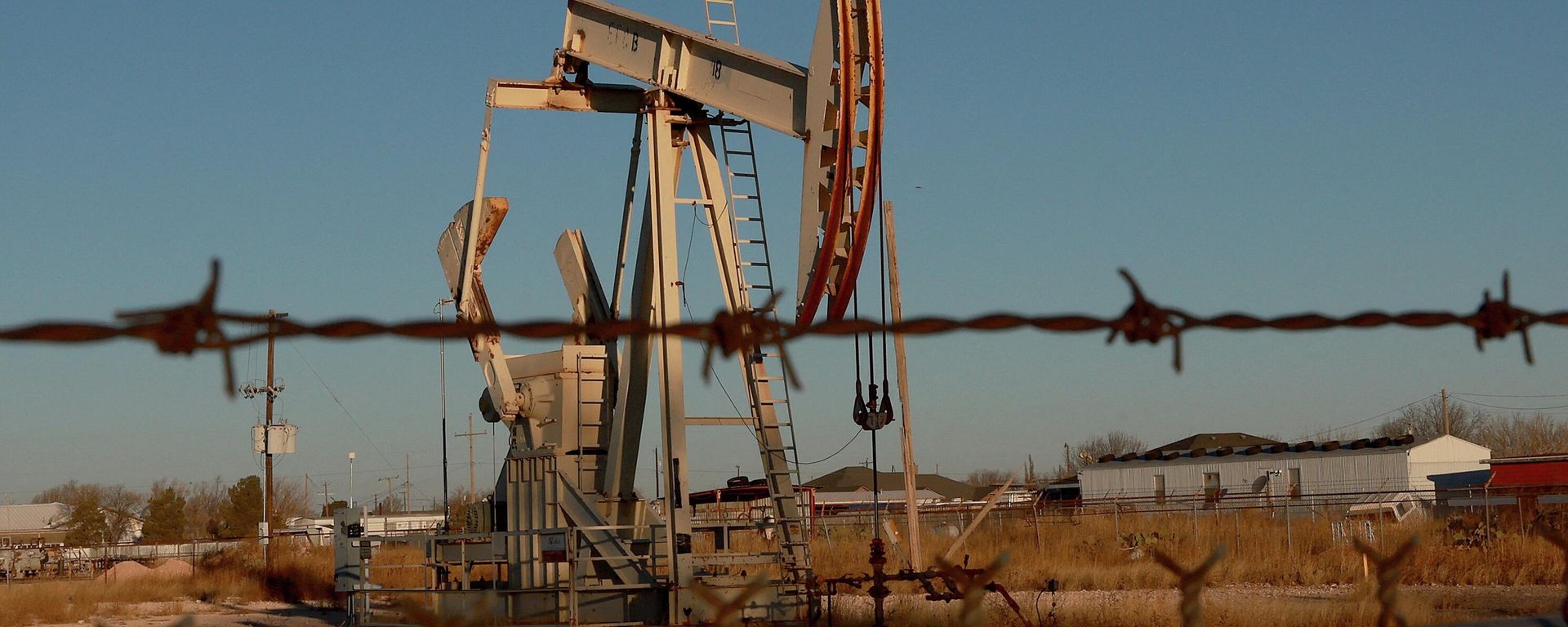 An oil pumpjack works in the Permian Basin oil field on March 13, 2022 in Odessa, Texas.  - Sputnik International, 1920, 17.05.2022