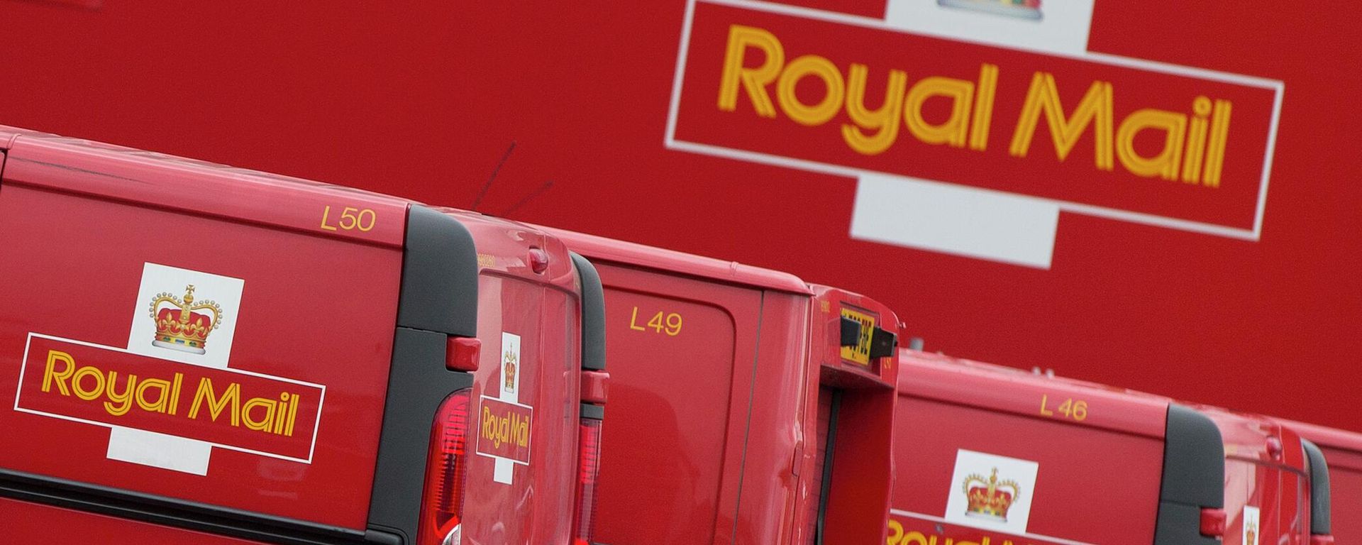 FILE - In this file photo dated Thursday, Sept. 12, 2013, Royal Mail vans lined up at London's largest sorting office Mount Pleasant FILE - In this file photo dated Thursday, Sept. 12, 2013, Royal Mail vans lined up at London's largest sorting office Mount Pleasant - Sputnik International, 1920, 26.08.2022